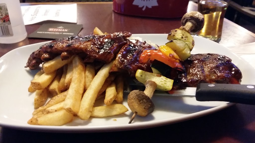 Edelweiss Tavern | 600 Doon Village Rd, Kitchener, ON N2P 1G6, Canada | Phone: (519) 748-0221