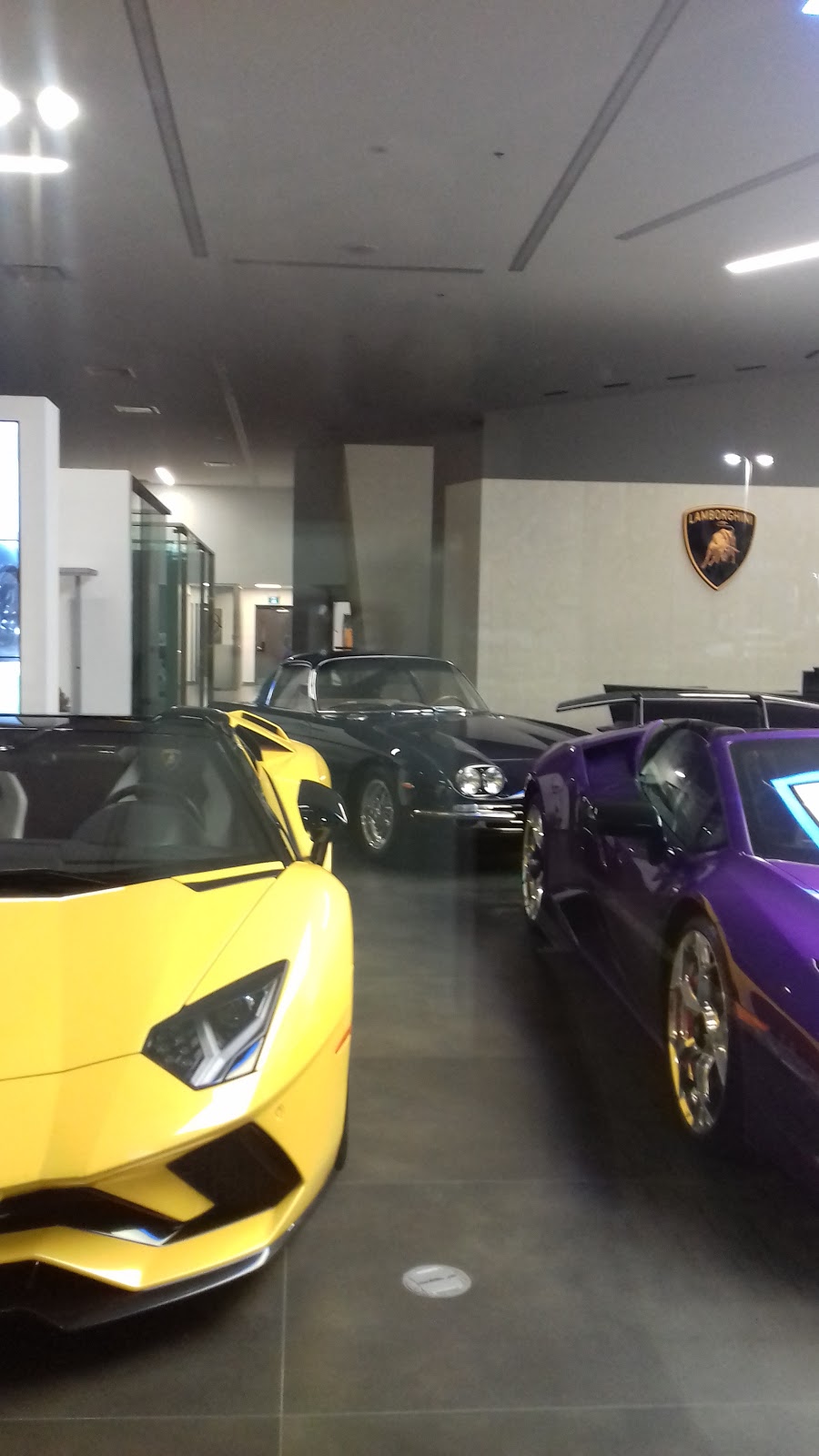 Lamborghini Uptown Toronto | 230 Sweetriver Blvd, Vaughan, ON L6A 4V3, Canada | Phone: (888) 909-6465