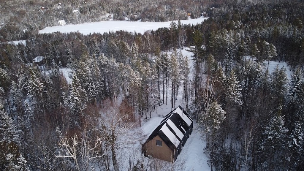 Chalet Le SNÖ house | Chem. du Qur du Cerf, Matawinie, QC J0K 2B0, Canada | Phone: (819) 269-6043