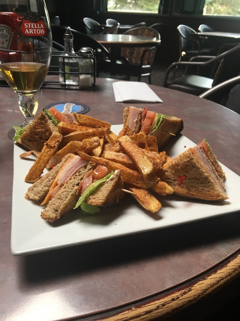 Goodfellows Pub | 3046 106 St, Edmonton, AB T6J 4A6, Canada | Phone: (780) 431-1111