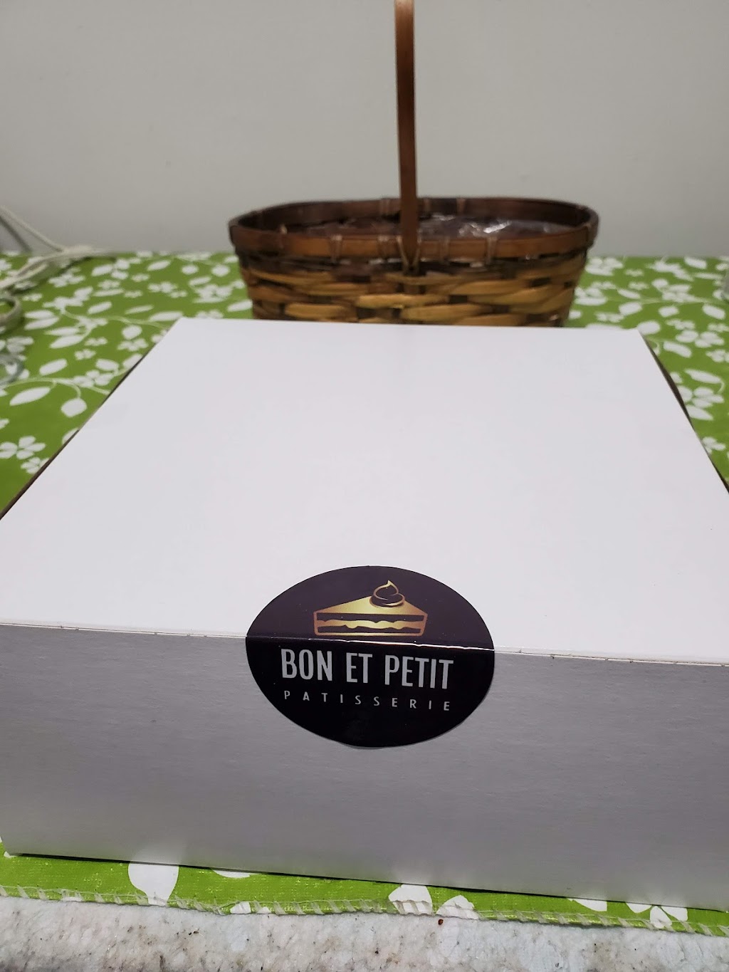 Bon et Petit | 150 Rue Notre Dame O, Lachine, QC H8R 1H1, Canada | Phone: (514) 363-5555