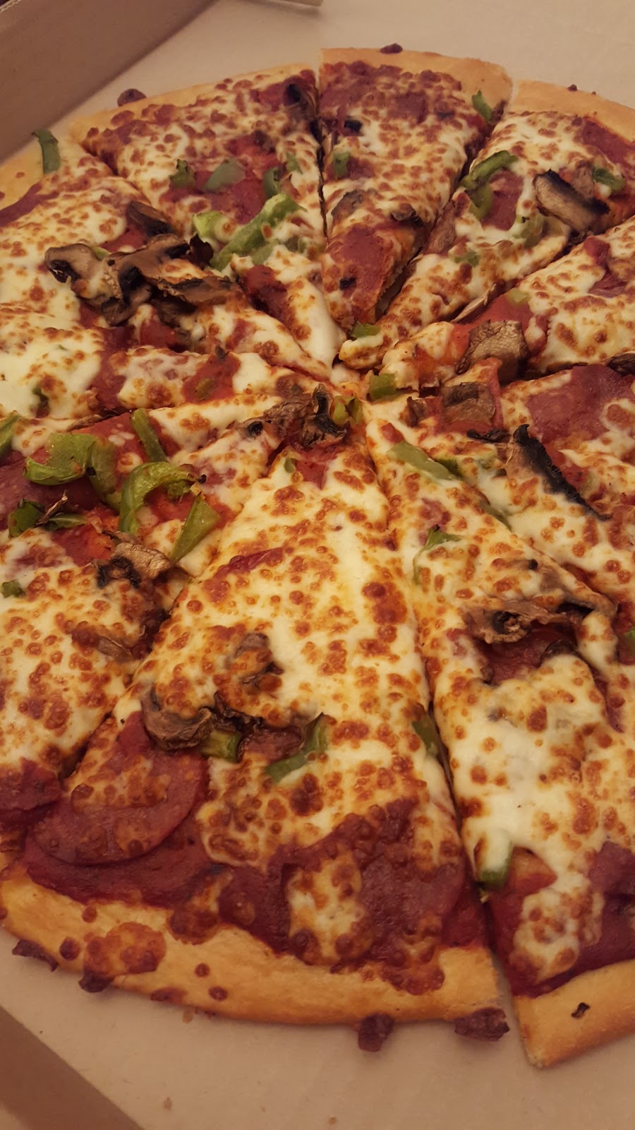 Pizza Hut | 6005 Yonge St, North York, ON M2M 3W2, Canada | Phone: (416) 218-0335