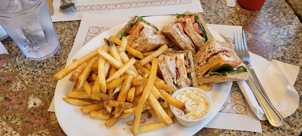 Hollow Log Café | 9902 Nova Scotia Trunk 8, Caledonia, NS B0T 1B0, Canada | Phone: (902) 682-2086