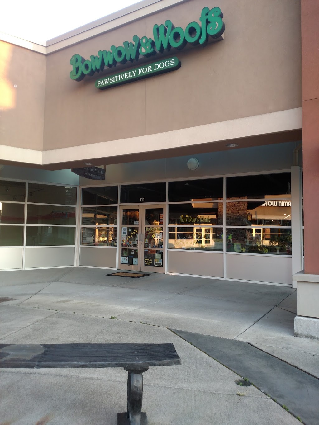 Bow Wow & Woofs | 8115 Birch Bay Square St, Blaine, WA 98230, USA | Phone: (360) 332-3647