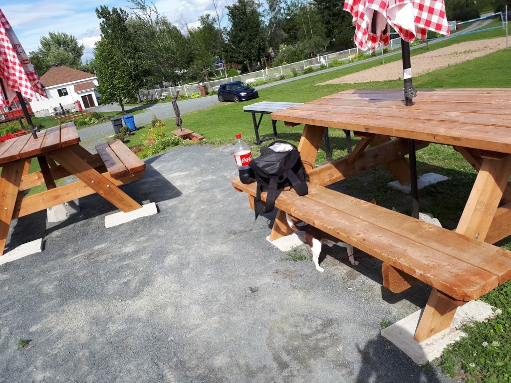 Reine de la Patate | 246 Rue Water, Danville, QC J0A 1A0, Canada | Phone: (819) 839-3183