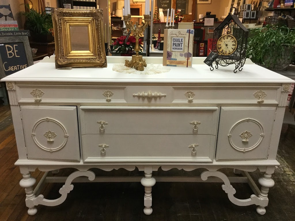 The Woodhouse | 223 A Main St, Glencoe, ON N0L 1M0, Canada | Phone: (519) 287-3942