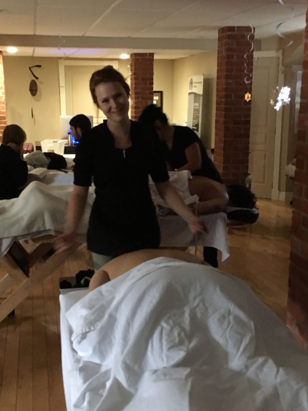 Ecole Massotherapie Éric Morin, Un Monde En Main | 503 Rue Boilard, Saint-Bernard, QC G0S 2G0, Canada | Phone: (418) 475-6148
