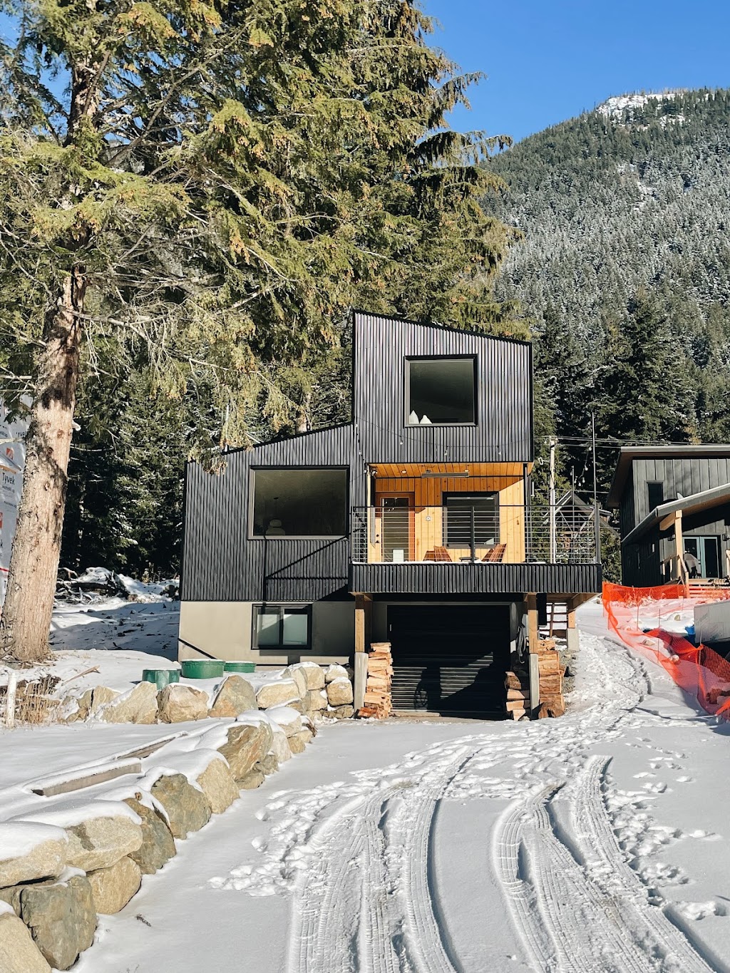 The Black Pine | 71428 Grove Blvd, Hope, BC V0X 1L5, Canada | Phone: (604) 614-8715