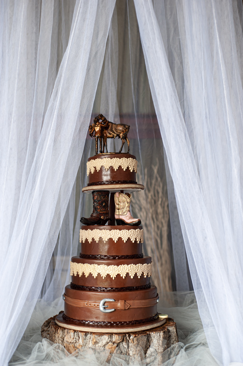 LauraBella Custom Cakery | 68 Heritage Crescent, Stony Plain, AB T7Z 2J8, Canada | Phone: (780) 903-3248