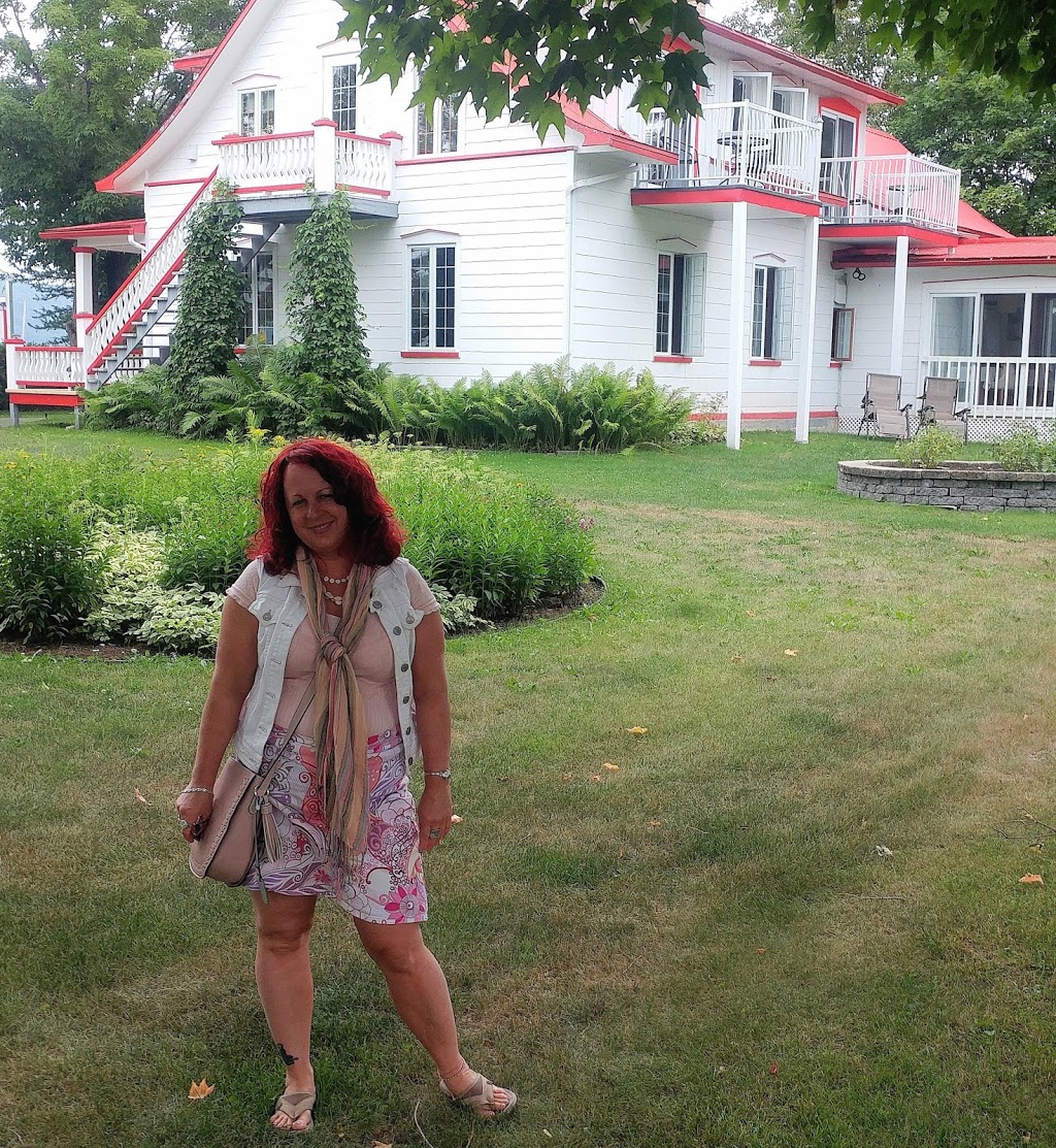 Gîte Les Petites Mésanges | 1067 Boulevard Mgr de Laval, Baie-Saint-Paul, QC G3Z 2W7, Canada | Phone: (418) 760-8440