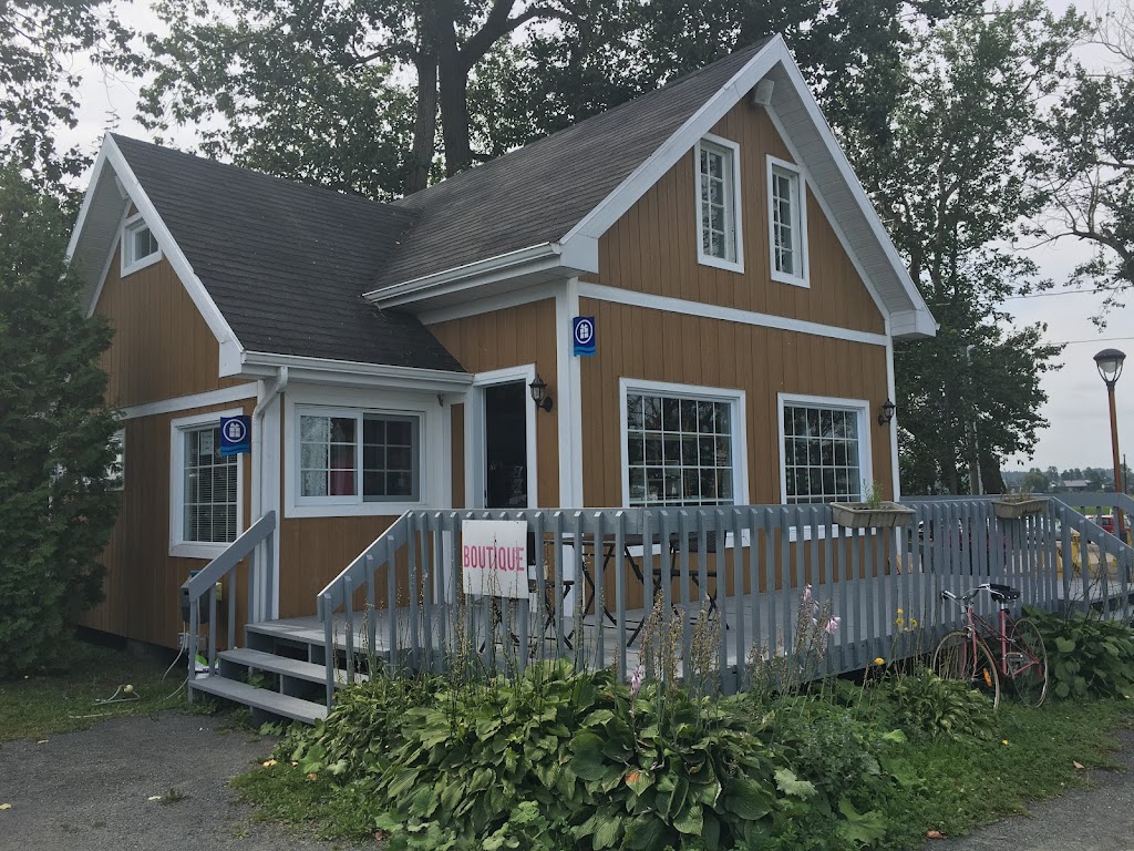 Boutique du Havre | 101 Rue de la Marina, Berthier-sur-Mer, QC G0R 1E0, Canada | Phone: (418) 259-1291