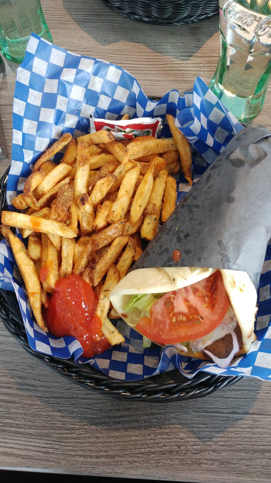 Thomas Pita et Poulet Grillé | 2660 Rue Lafontaine, Saint-Hyacinthe, QC J2S 2N4, Canada | Phone: (450) 778-3636