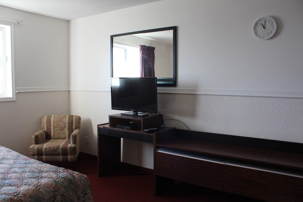 Mossleigh Inn | 813 AB-24, Mossleigh, AB T0L 1P0, Canada | Phone: (403) 534-2444