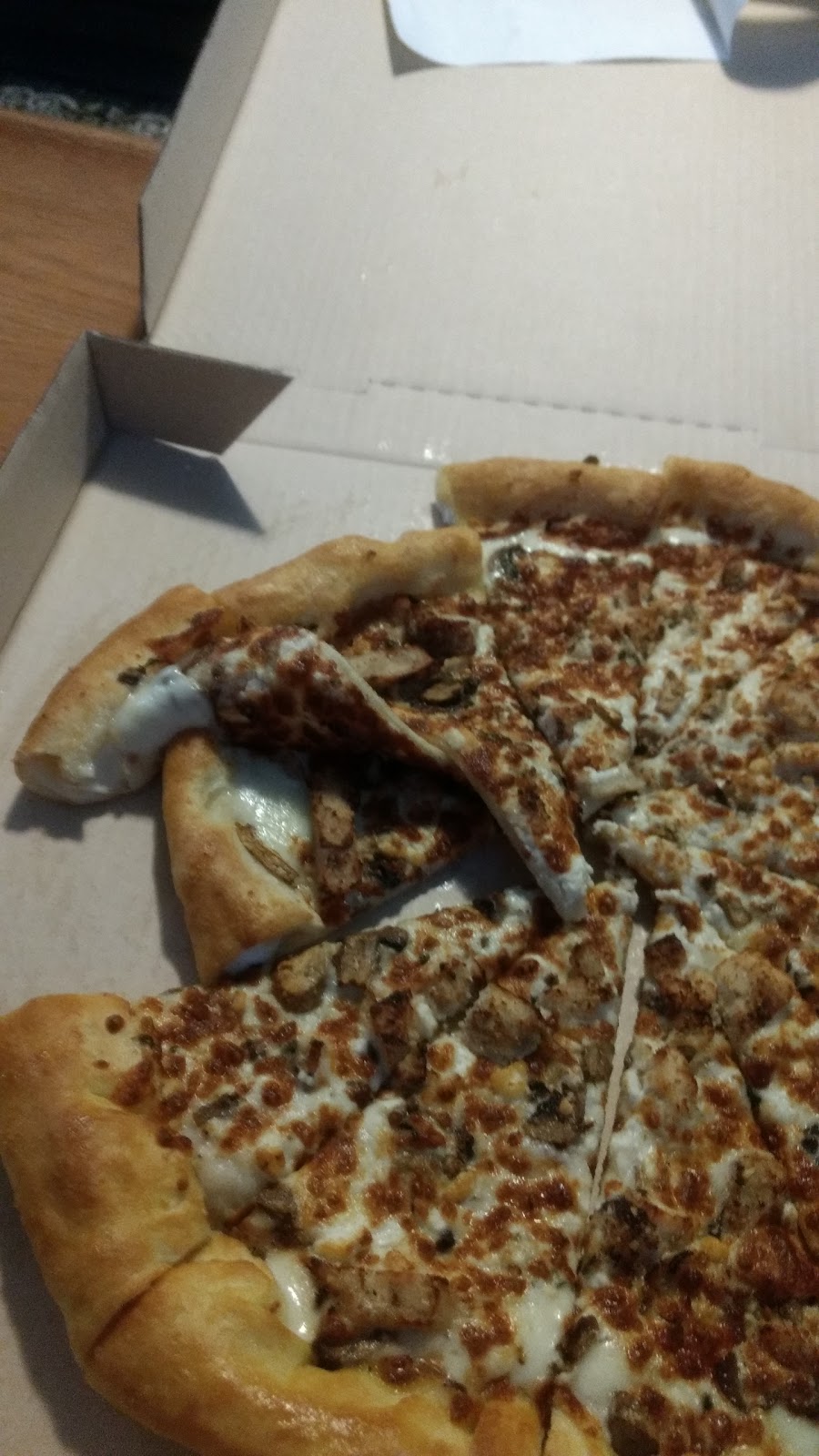 Pizza Hut | 7103 W Saanich Rd #2, Brentwood Bay, BC V8M 1R1, Canada | Phone: (250) 652-8414