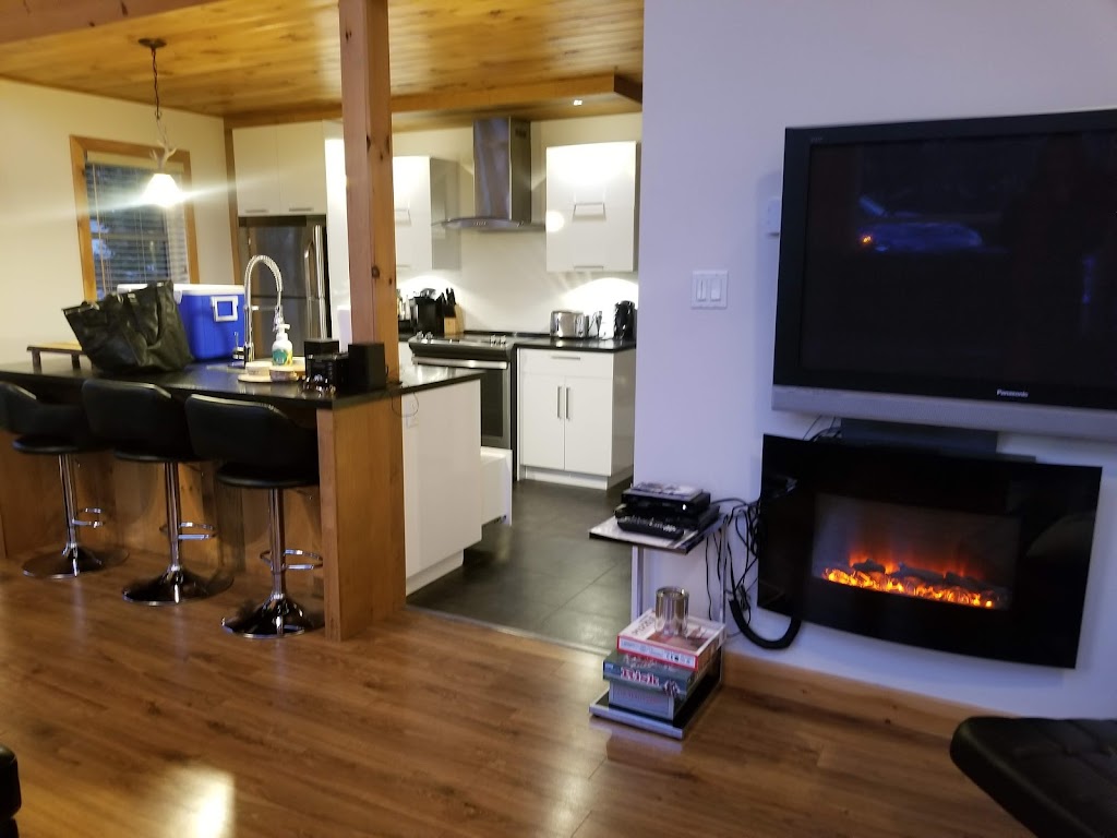 Chalet Le Vestige | 305-1 Rte Trans Comté, Montmagny, QC G5V 3R9, Canada | Phone: (877) 819-5424
