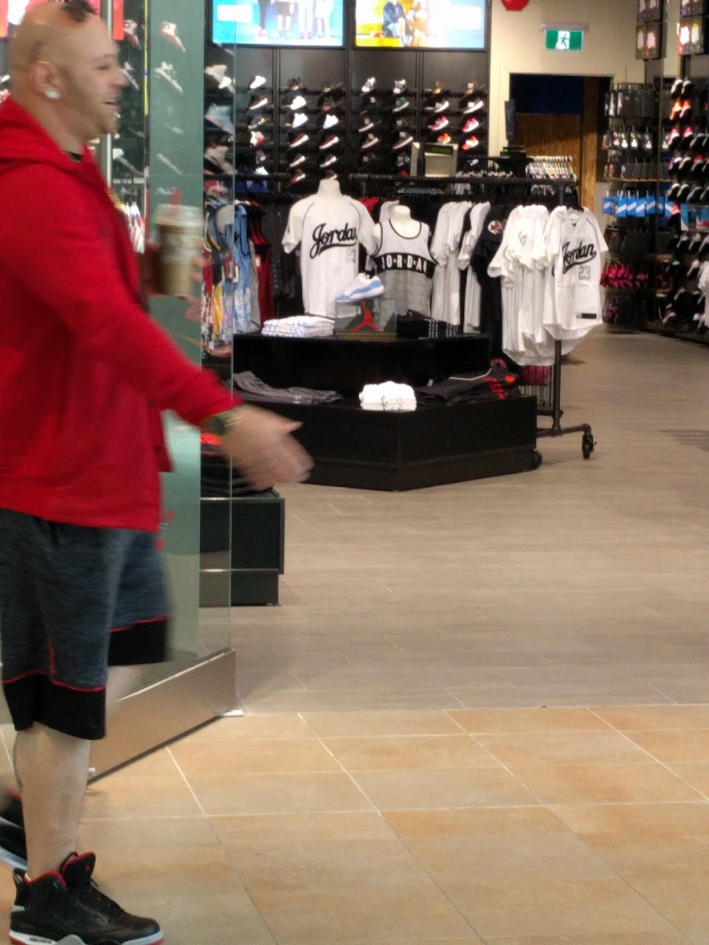 Foot Locker | 2960 Kingsway Drive Space E6a, Kitchener, ON N2C 1X1, Canada | Phone: (519) 893-9609
