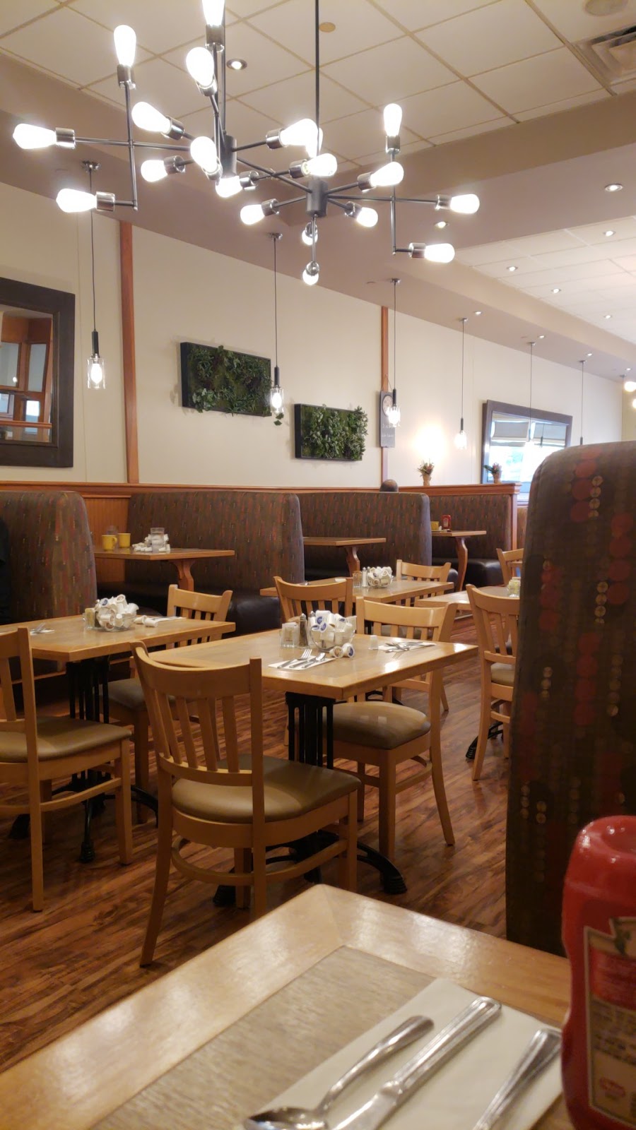 Eggstyle Boisbriand | 2705 Rue dAnnemasse, Boisbriand, QC J7H 0A5, Canada | Phone: (450) 420-1189