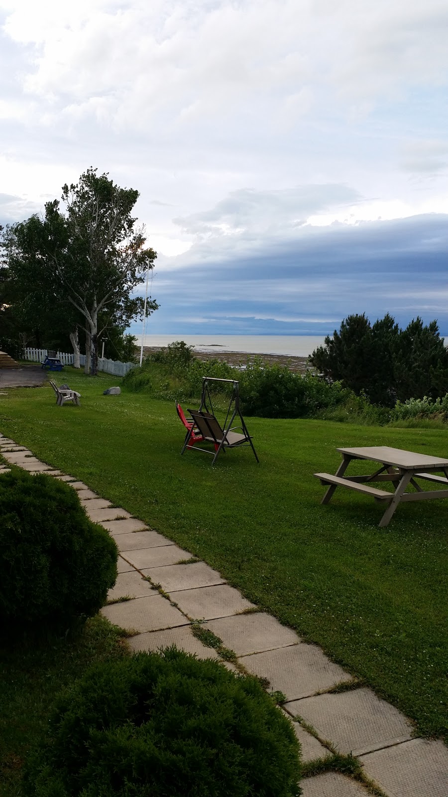 Motel La Baleine | 274 Chemin de la Baleine, La Baleine, QC G0A 2A0, Canada | Phone: (418) 438-2453