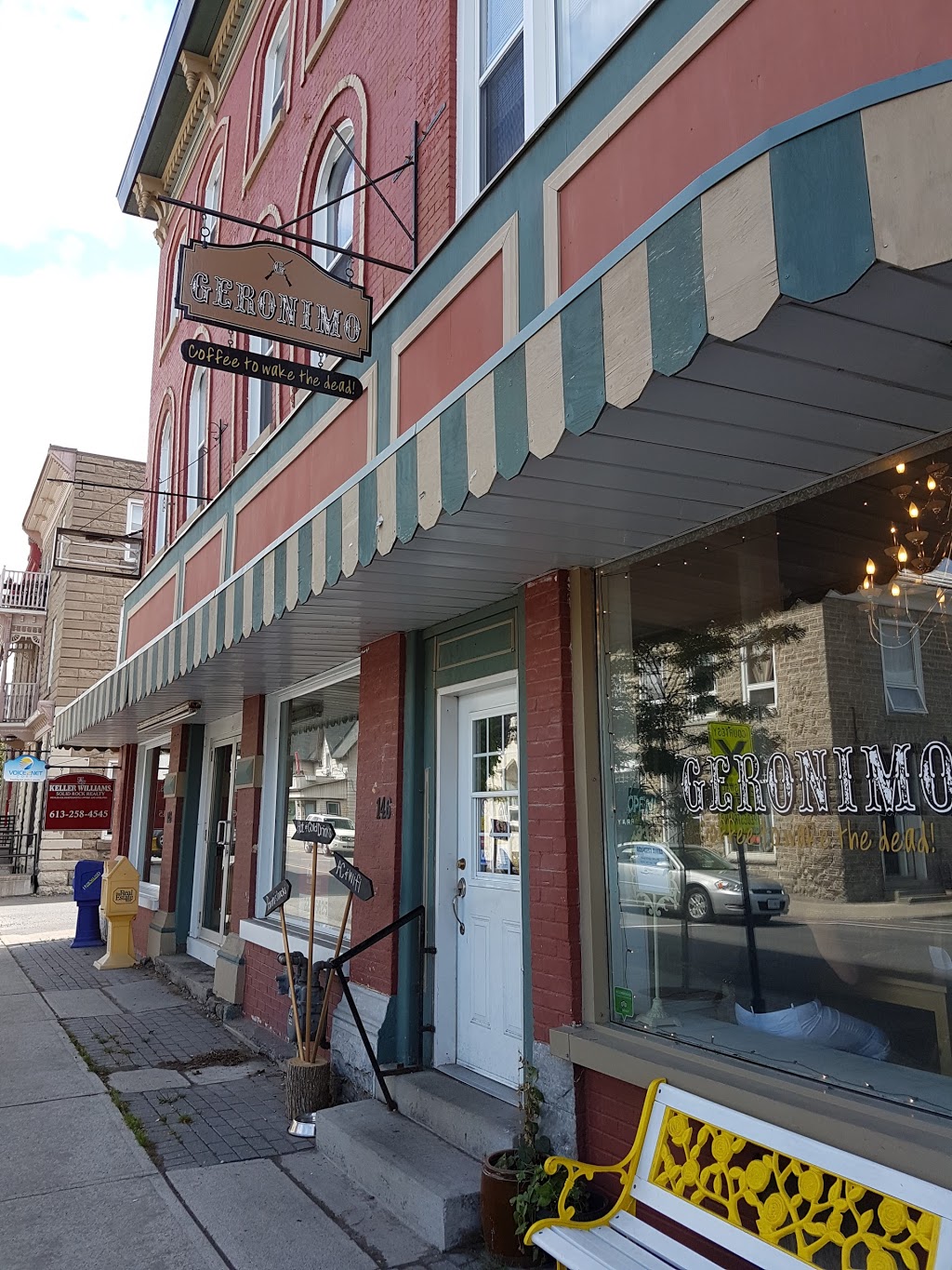 Geronimo Coffee House | 146 Prescott St, Kemptville, ON K0G 1J0, Canada | Phone: (613) 215-0401