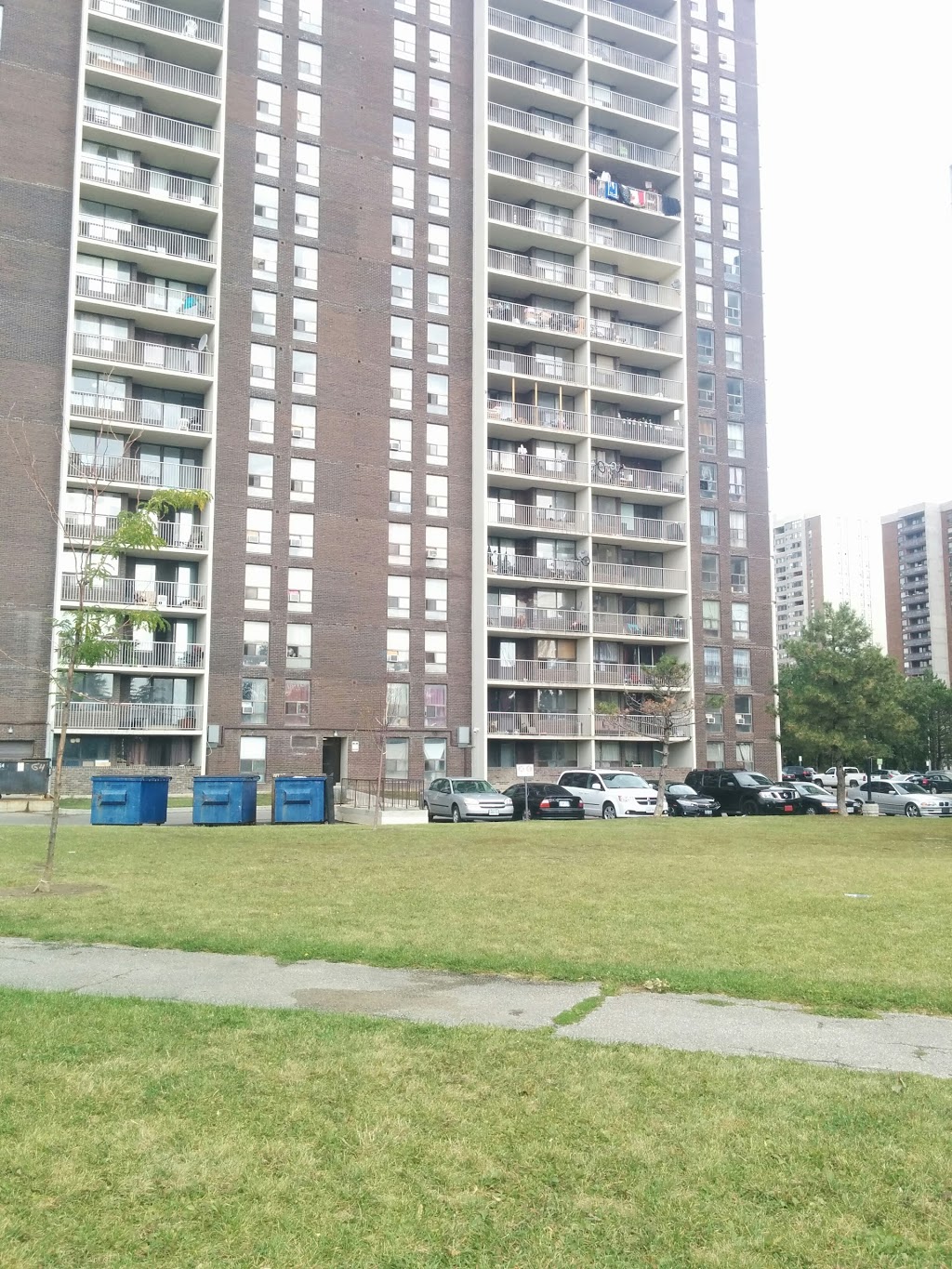 Capreit | 11 Knightsbridge Rd, Brampton, ON L6T 3X4, Canada | Phone: (905) 791-2859