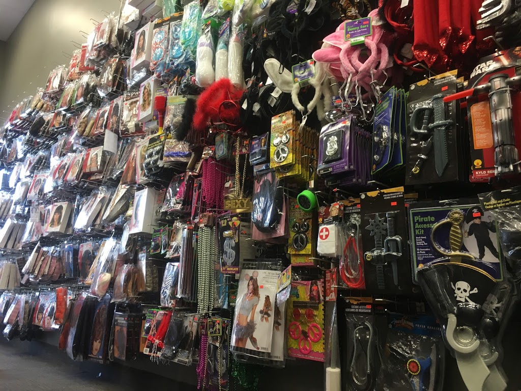 LENTREPÔT DE HALLOWEEN | 2605 Boulevard Daniel-Johnson, Laval, QC H7T 1S8, Canada | Phone: (450) 973-8101