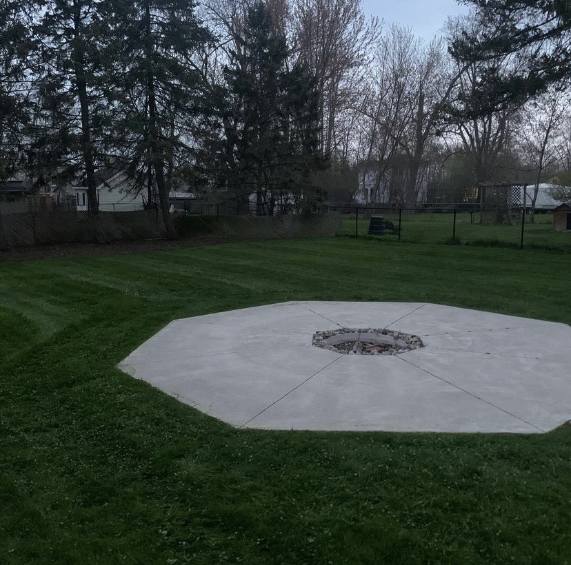 Premier Lawn Service | 5966 Sherkston Rd, Sherkston, ON L0S 1R0, Canada | Phone: (905) 861-1950