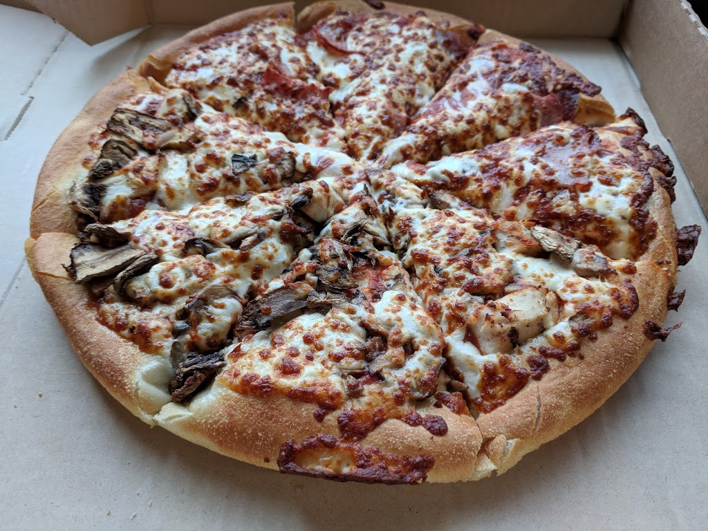 Pizza Hut | 11710 Yonge St #2, Richmond Hill, ON L4E 0K4, Canada | Phone: (905) 770-3038