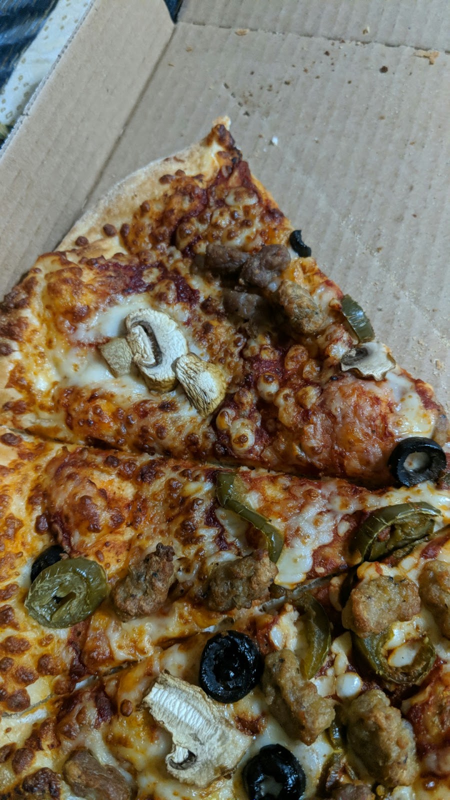 Dominos Pizza | 3500 24 Ave NW #40, Calgary, AB T2N 4V5, Canada | Phone: (587) 349-3900