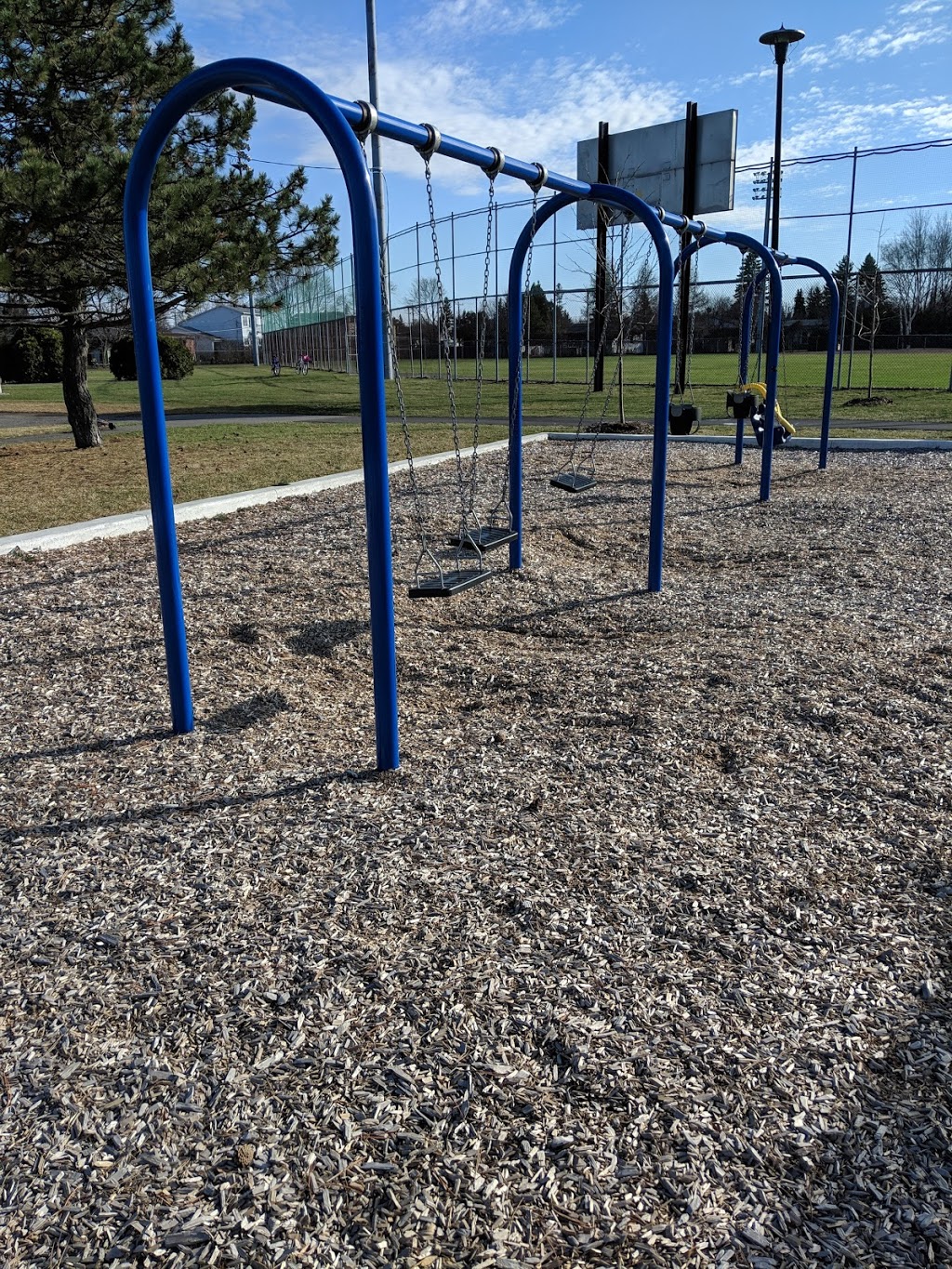 Parc Daniel-Johnson | 4840 Rue Richard, Saint-Hubert, QC J3Y 2M1, Canada | Phone: (450) 463-7311