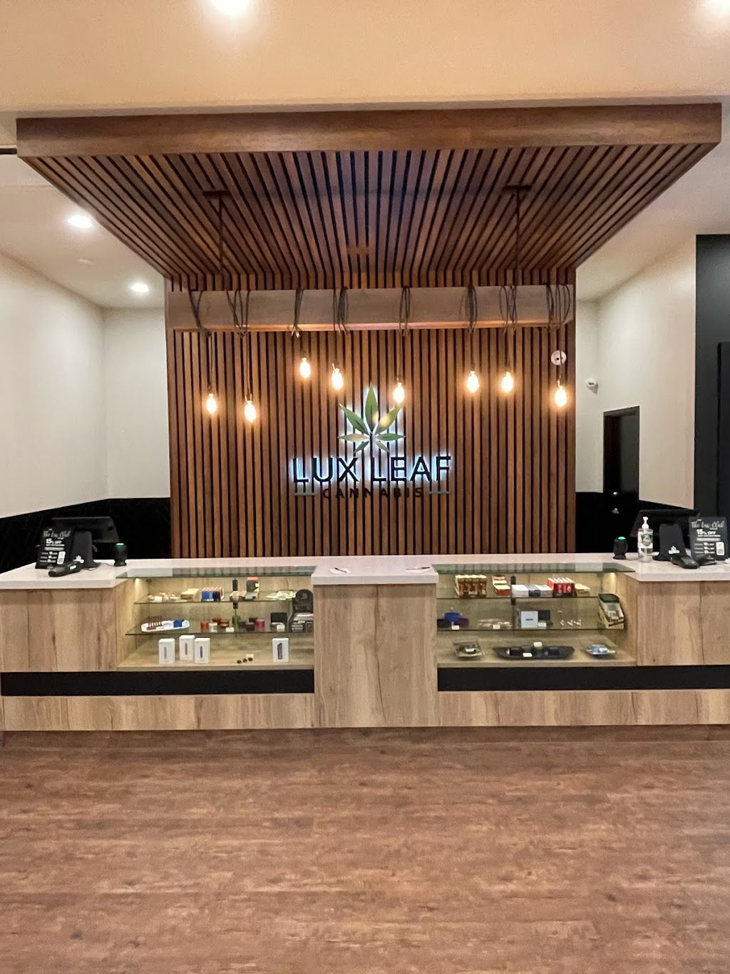 Lux Leaf Cannabis - SEC | 1643 102 St NW, Edmonton, AB T6N 0B1, Canada | Phone: (780) 758-7116