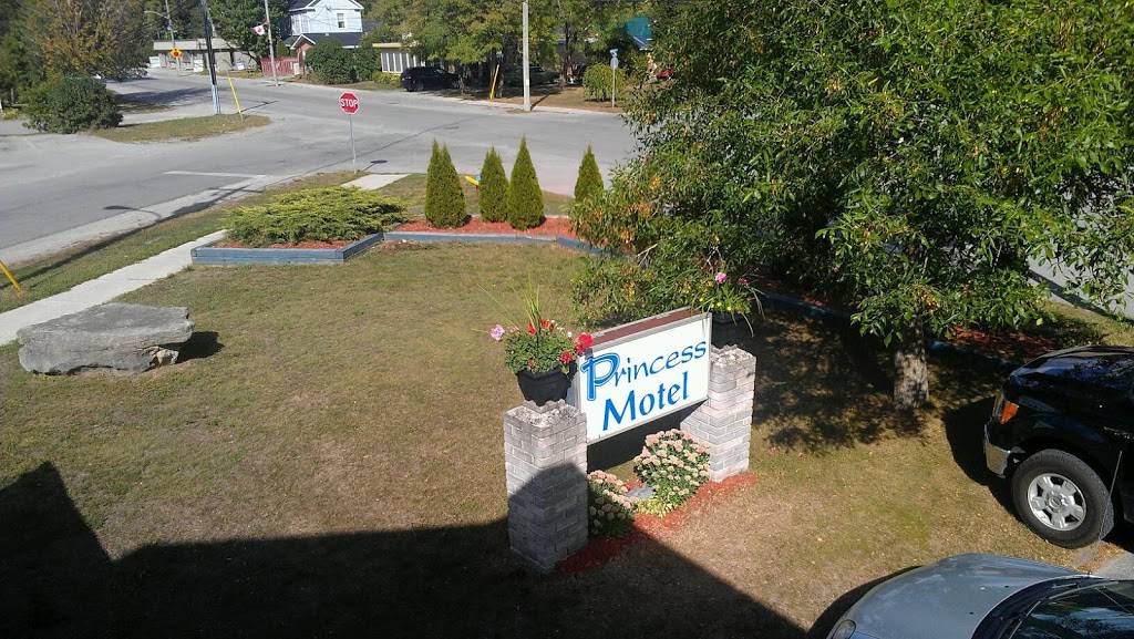 Princess Motel | 96 Main St, Bobcaygeon, ON K0M 1A0, Canada | Phone: (705) 738-5058