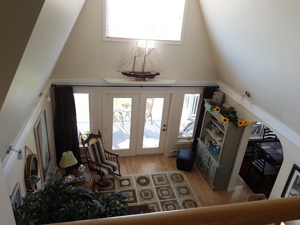 Gray Gables Bed and Breakfast | 19 Graves Island Rd, Chester, NS B0J 1J0, Canada | Phone: (902) 275-2000