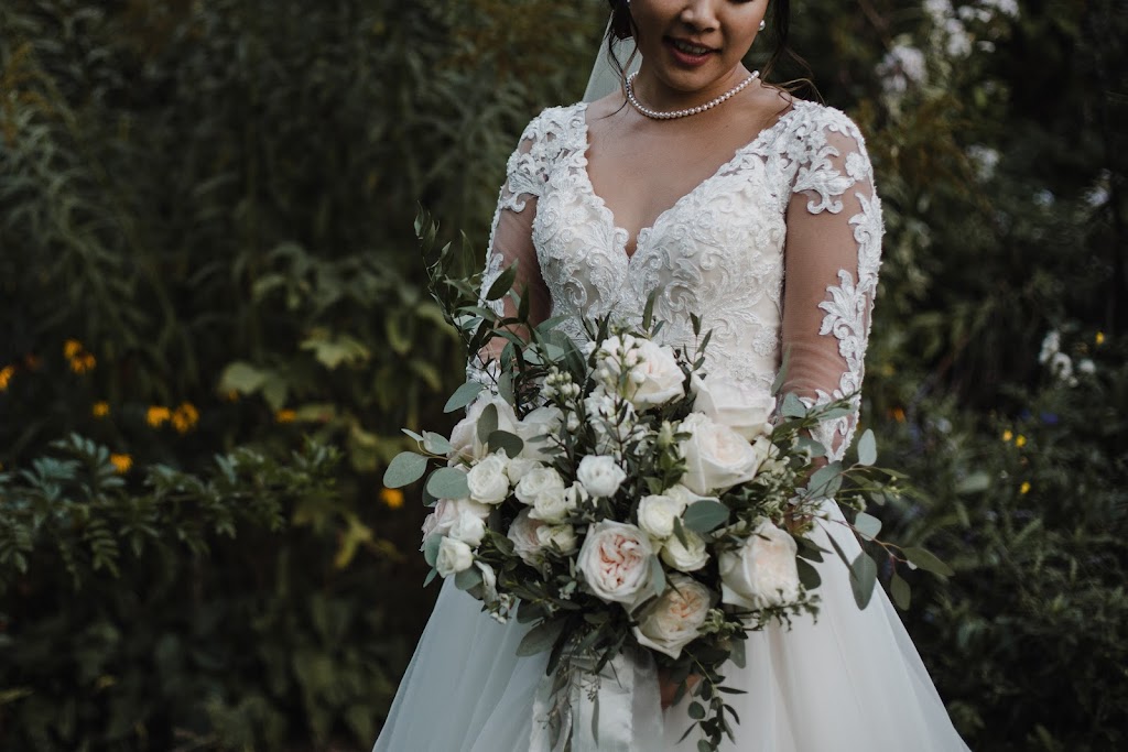Carol-Anne Barnes Bespoke Wedding Flowers | 463 Bond St E Unit 4, Oshawa, ON L1G 1B9, Canada | Phone: (905) 434-0738