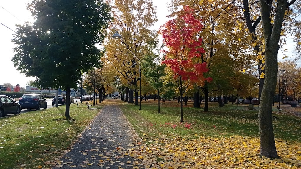 Salaberry Park | 65 Rue Jacques-Cartier, Salaberry-de-Valleyfield, QC J6T 4R4, Canada | Phone: (450) 322-1330
