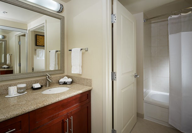 Residence Inn by Marriott Montreal Airport | 6500 Place Robert Joncas, Montréal, QC H4M 2Z5, Canada | Phone: (514) 336-9333