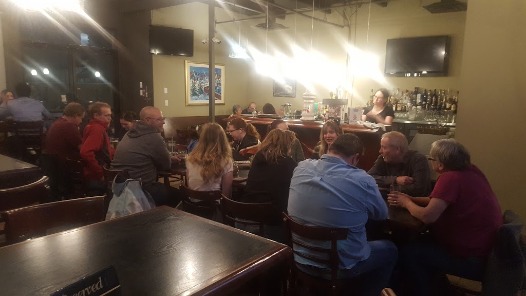 Michaels Pizza Restaurant & Delivery | 139 10 Ave SW, Calgary, AB T2R 0L9, Canada | Phone: (403) 264-6731