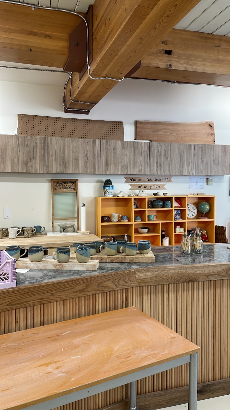 Café au Clay Pottery Studio | 1612 W 3rd Ave, Vancouver, BC V6J 1K2, Canada | Phone: (604) 923-0208