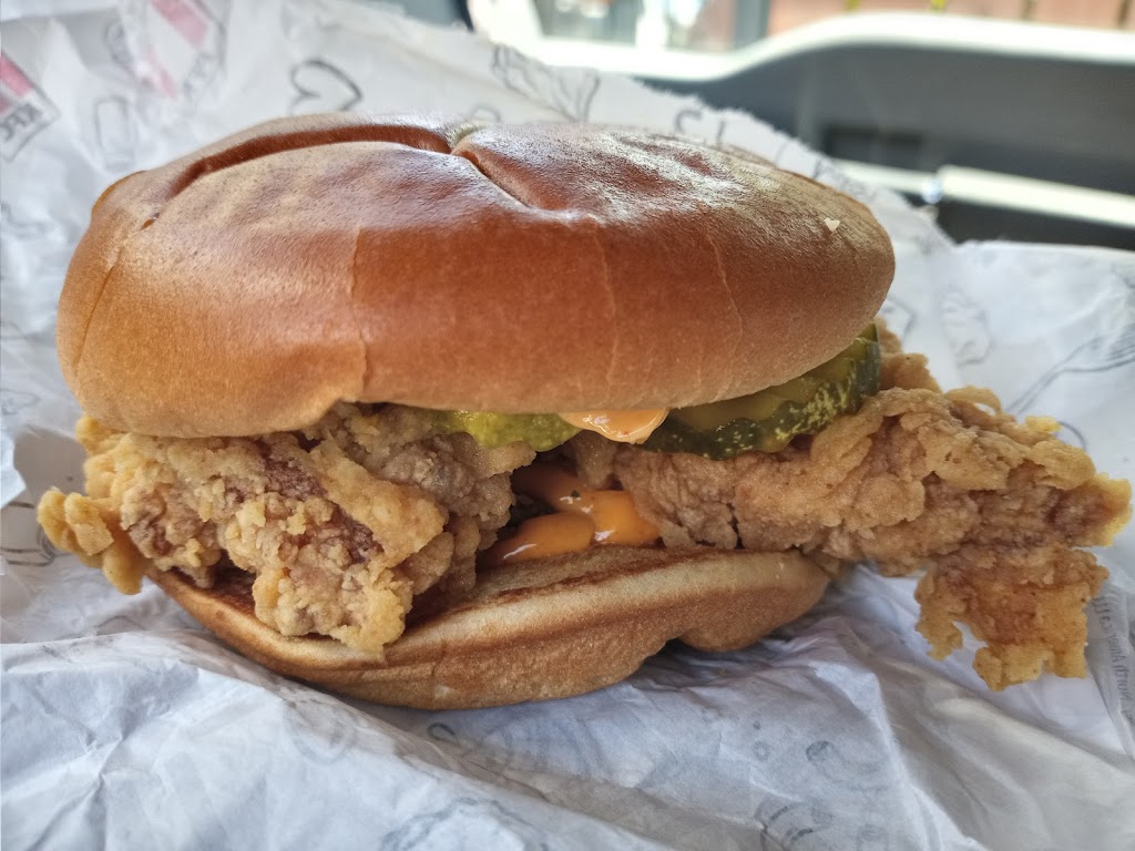 KFC | 20 Crowfoot Crescent NW, Calgary, AB T3G 3T2, Canada | Phone: (403) 239-6665