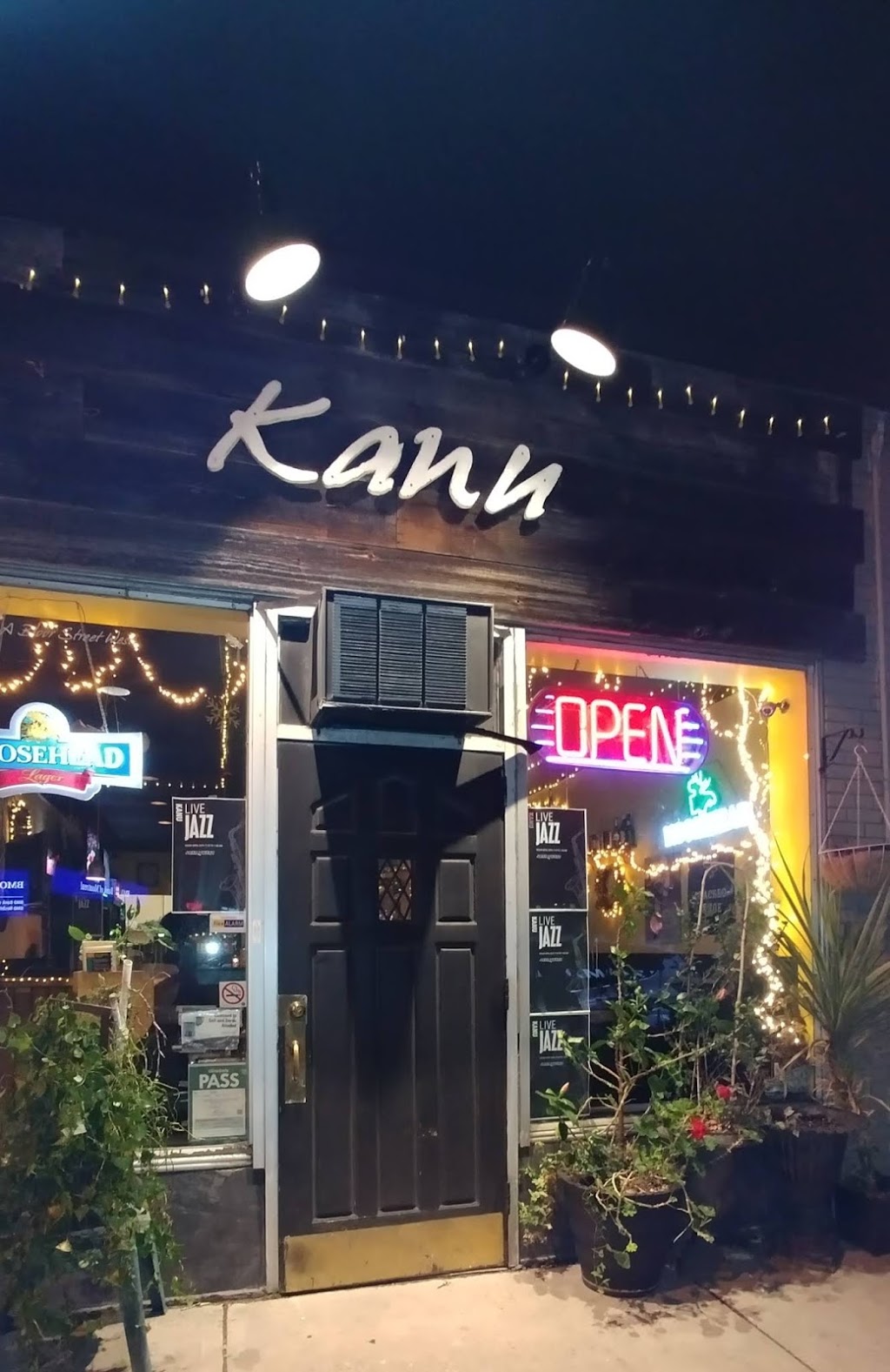 Kanu Bar & Grill | 3832A Bloor St W, Etobicoke, ON M9B 1L1, Canada | Phone: (416) 239-7030