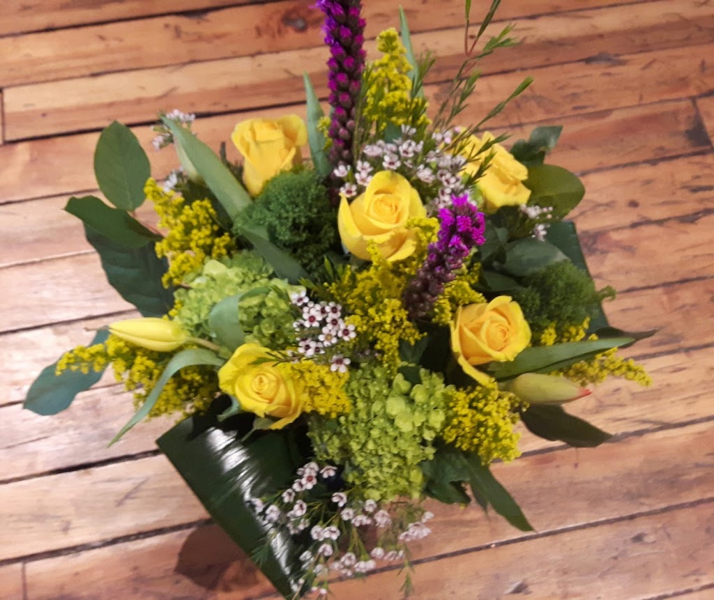 Bunches of Blooms Flower Studio | 2449 Crossland Rd, Phelpston, ON L0L 2K0, Canada | Phone: (705) 305-4359