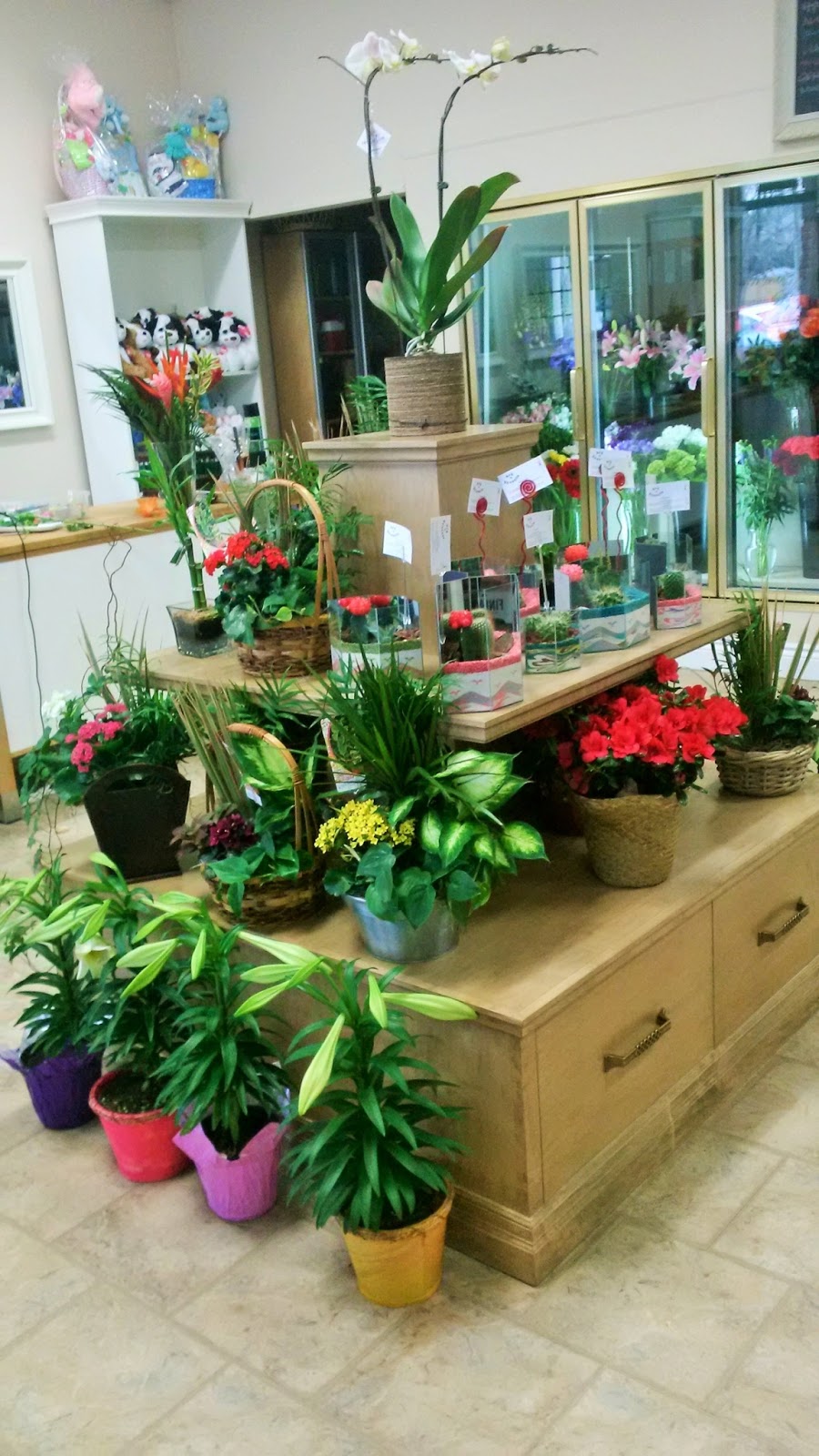 Uniquely Your Decor & Flowers | 1960 Dundas St W #5, Mississauga, ON L5K 2R9, Canada | Phone: (905) 916-6437
