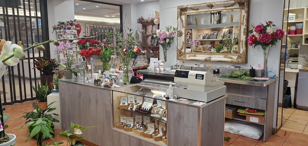 Fleuriste Louvain | 3100 Blvd. de la Concorde E #51, Laval, QC H7E 2B8, Canada | Phone: (450) 664-1465