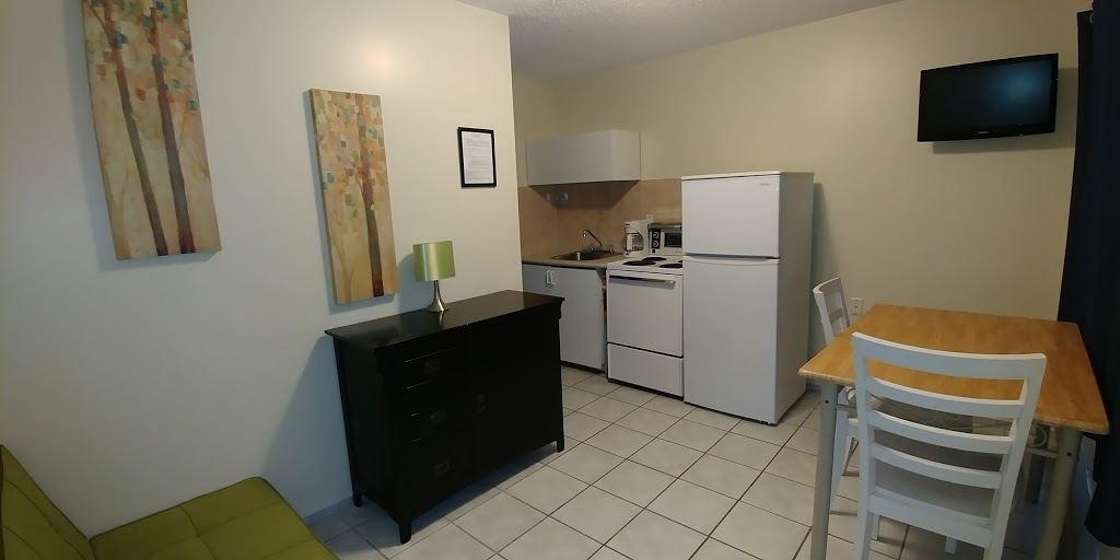 Naramata Courtyard Suites | 365 Robinson Ave, Naramata, BC V0H 1N0, Canada | Phone: (250) 490-7540