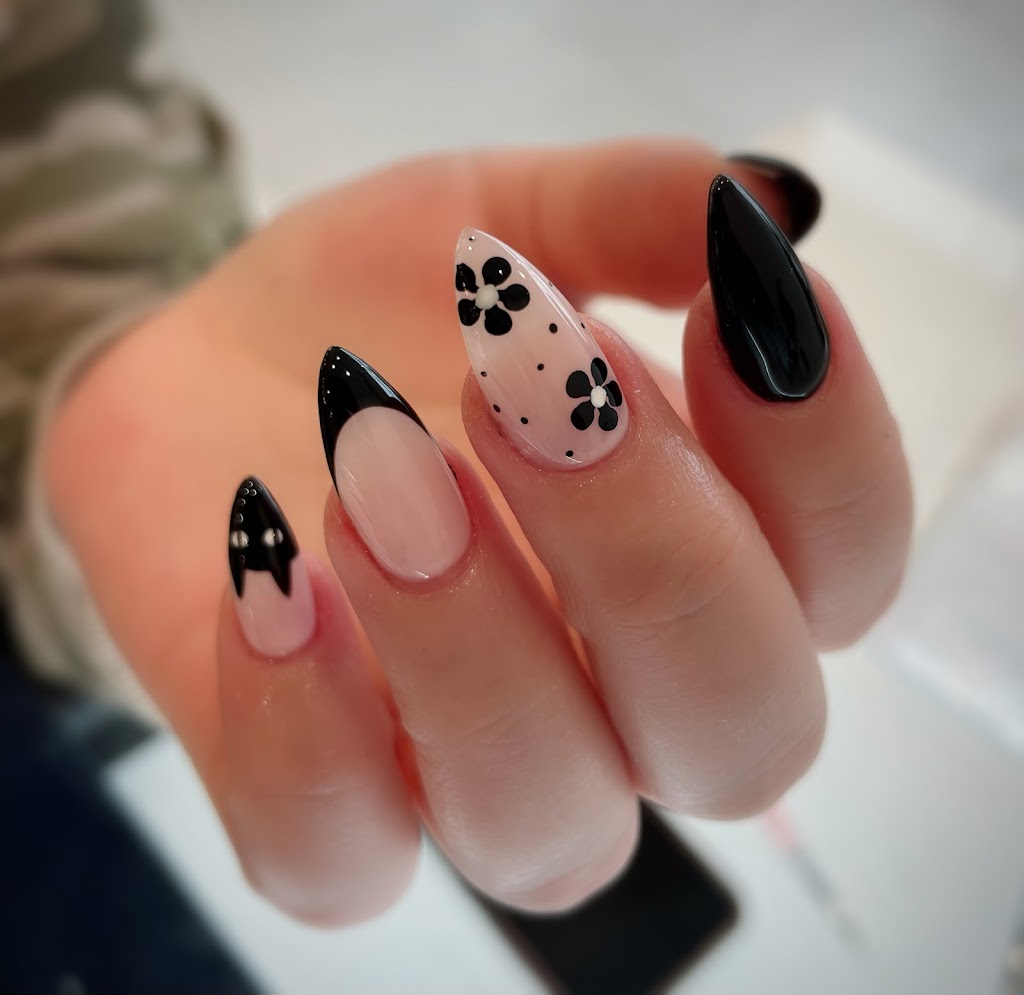 Lilylux Nail Spa | 2155 Richmond St, London, ON N5X 4B8, Canada | Phone: (519) 645-0909