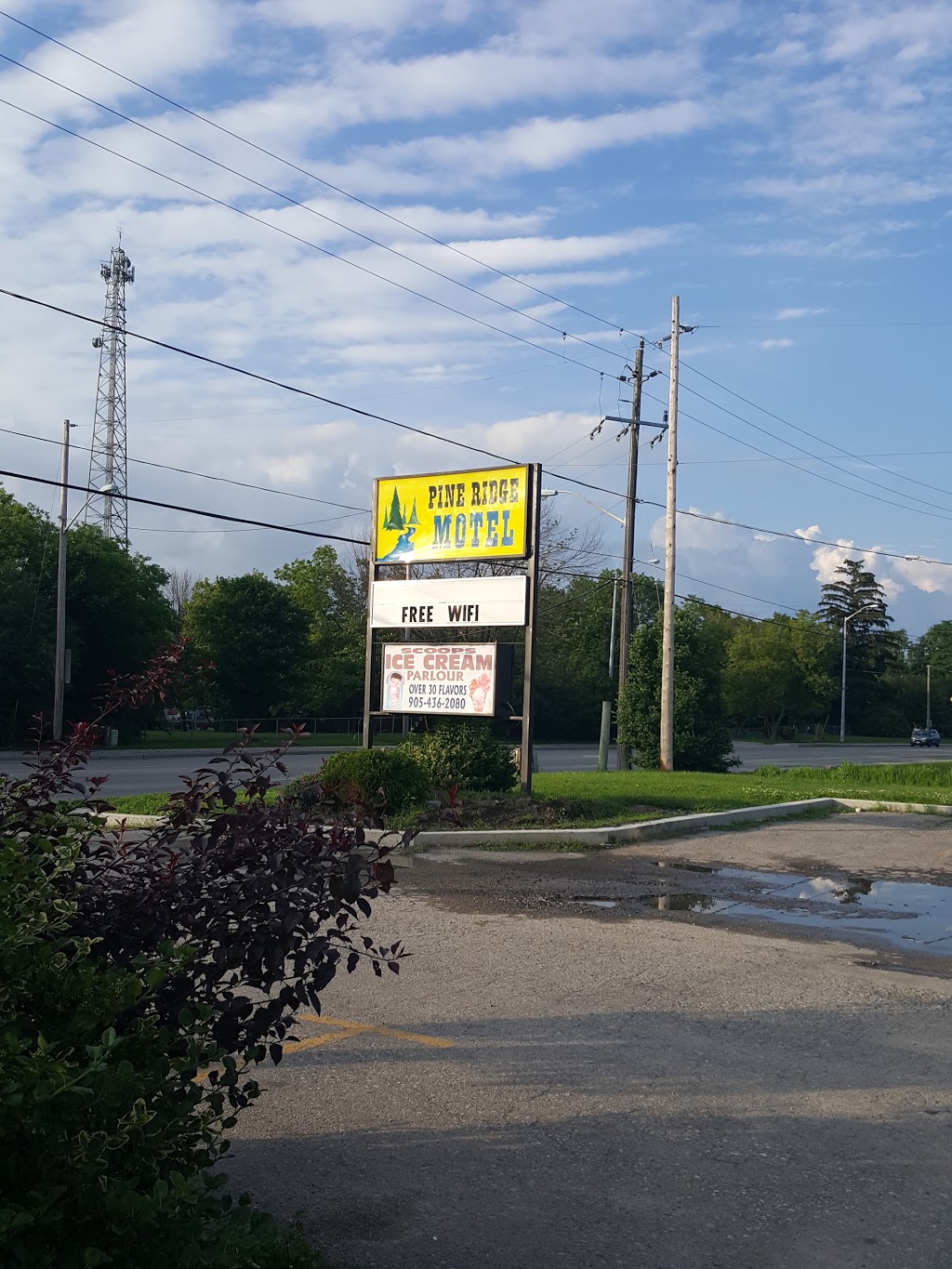Pine Ridge Motel | 1607 Durham Regional Hwy 2, Courtice, ON L1E 2R7, Canada | Phone: (905) 436-2080