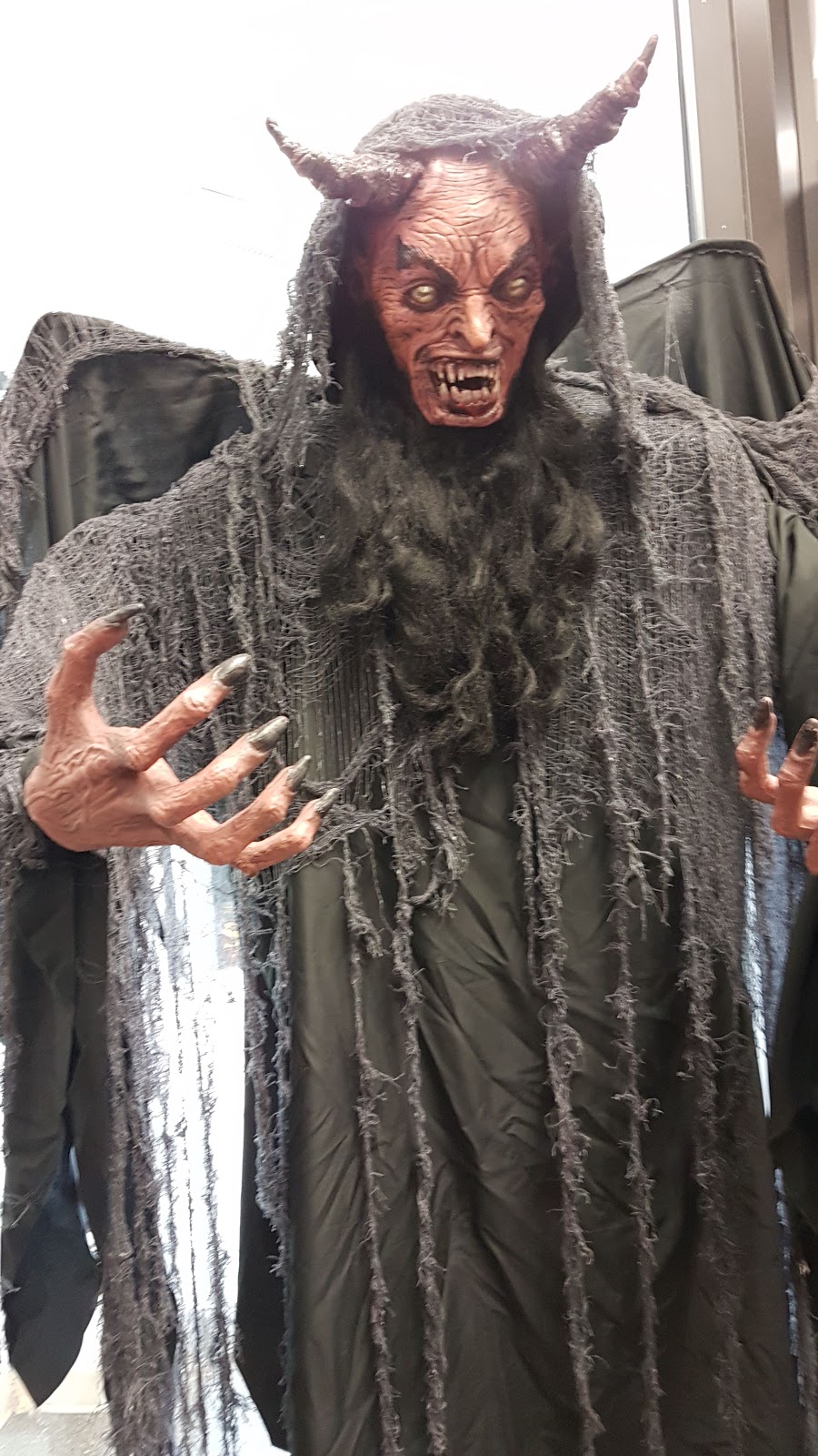 Spirit Halloween | 821 Rye St, Peterborough, ON K9J 6X1, Canada | Phone: (866) 586-0155