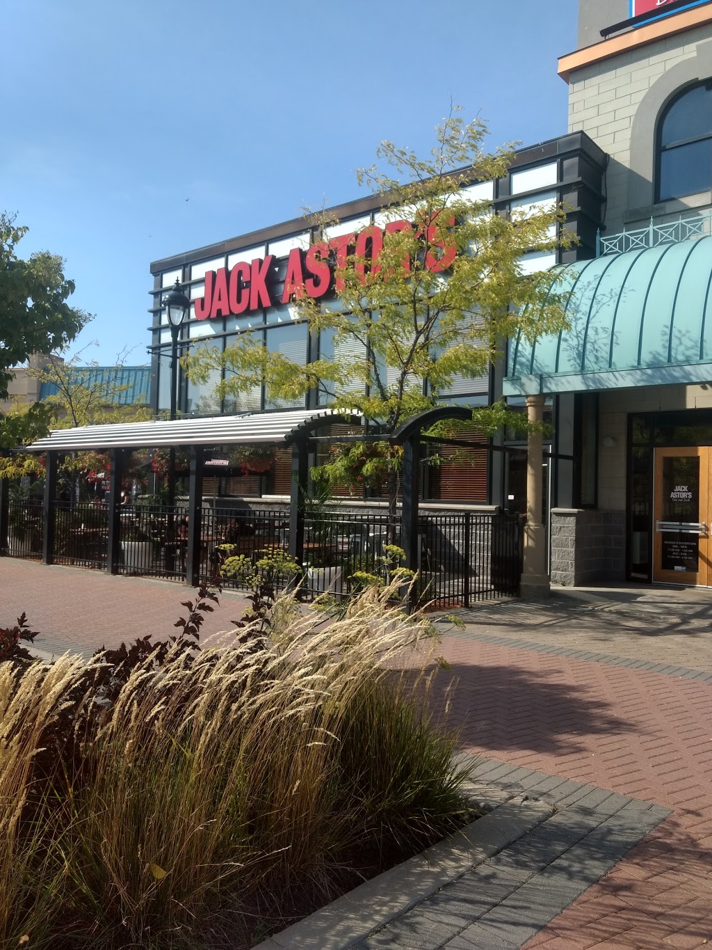Jack Astors Bar & Grill | 3395 Avenue des Grandes Tourelles, Boisbriand, QC J7H 1M9, Canada | Phone: (450) 419-9785