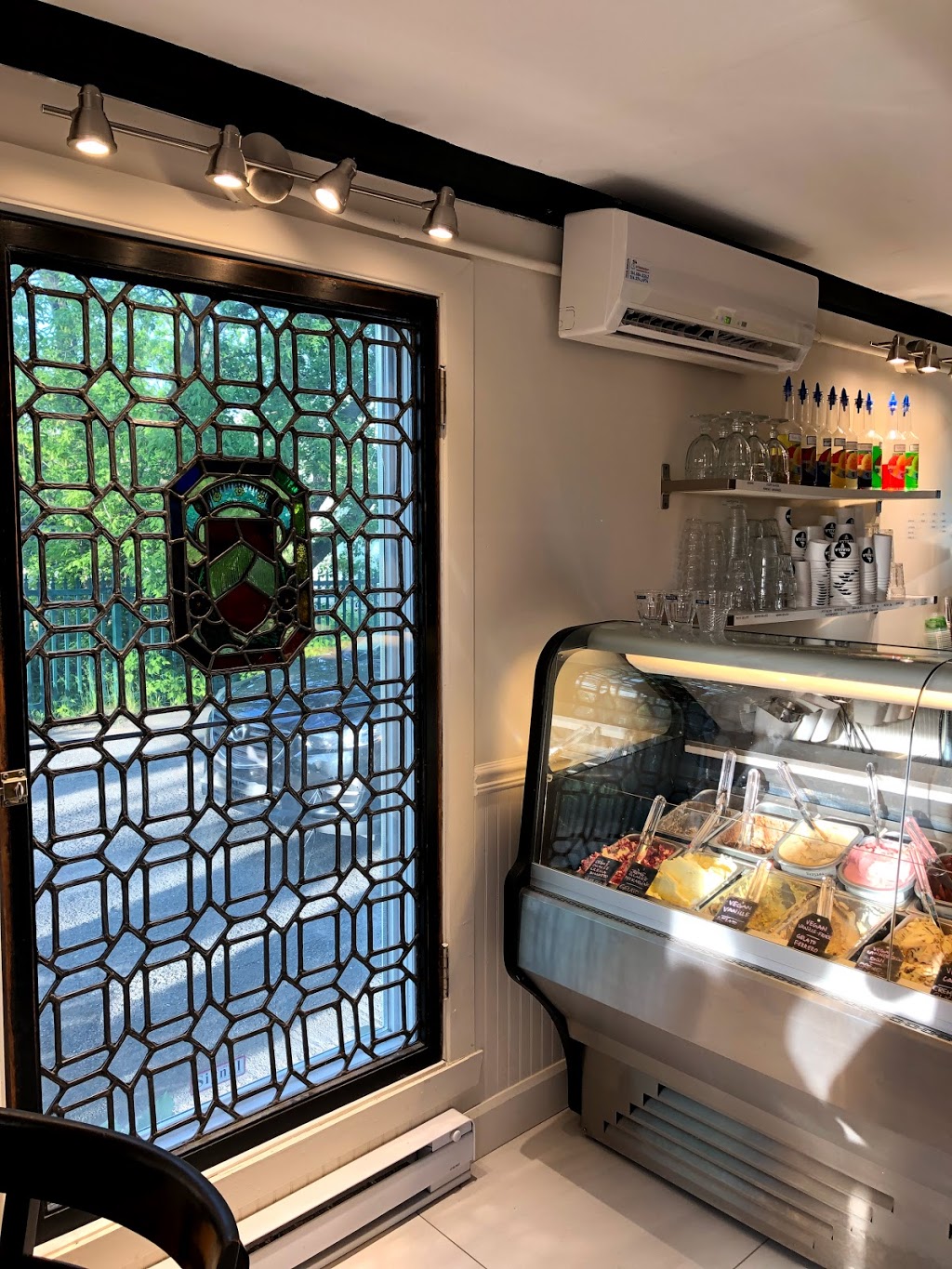 Gialla | 85 Boulevard Marie-Victorin, Candiac, QC J5R 1C3, Canada | Phone: (450) 444-1716