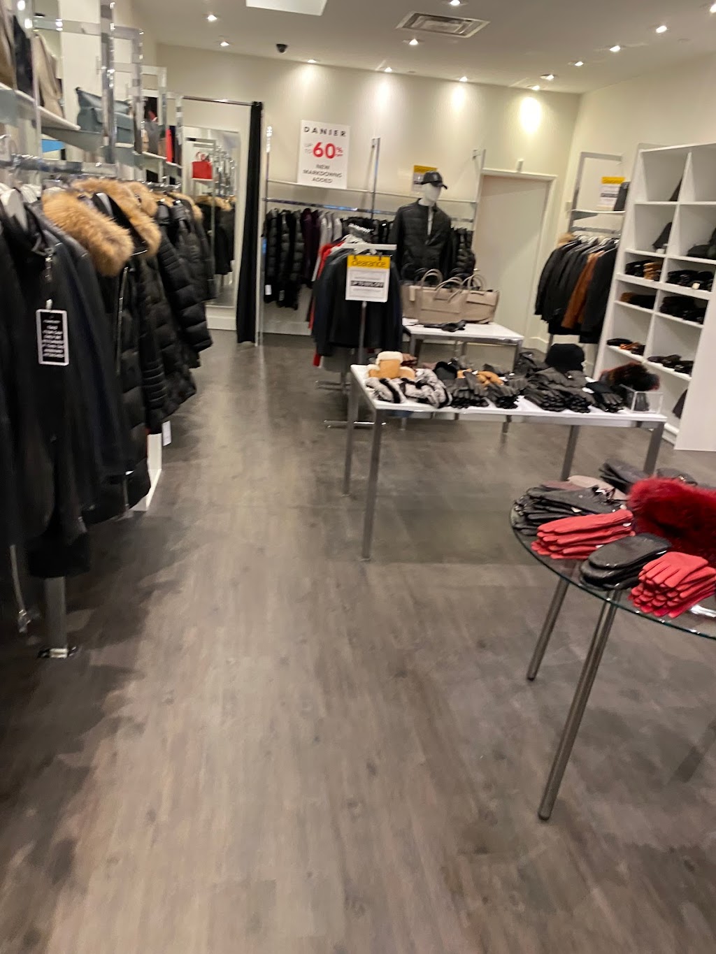 Danier | 6380 Fallsview Blvd Unit 256, Niagara Falls, ON L2G 7Y6, Canada | Phone: (905) 356-6868