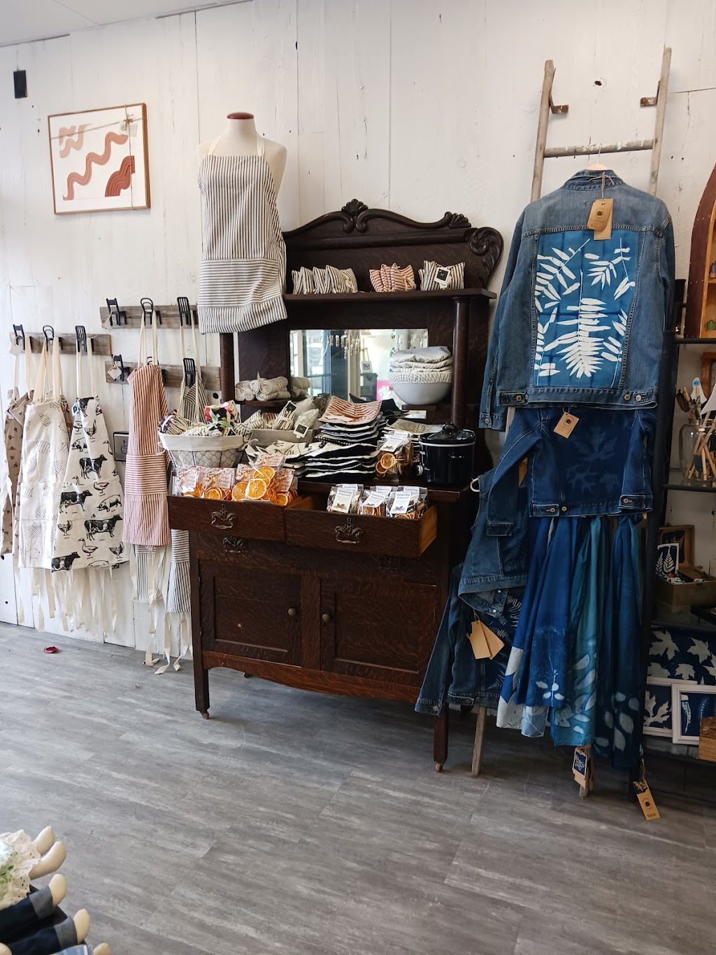 Pennys of Blyth | 439 Queen St, Blyth, ON N0M 1H0, Canada | Phone: (416) 819-5539